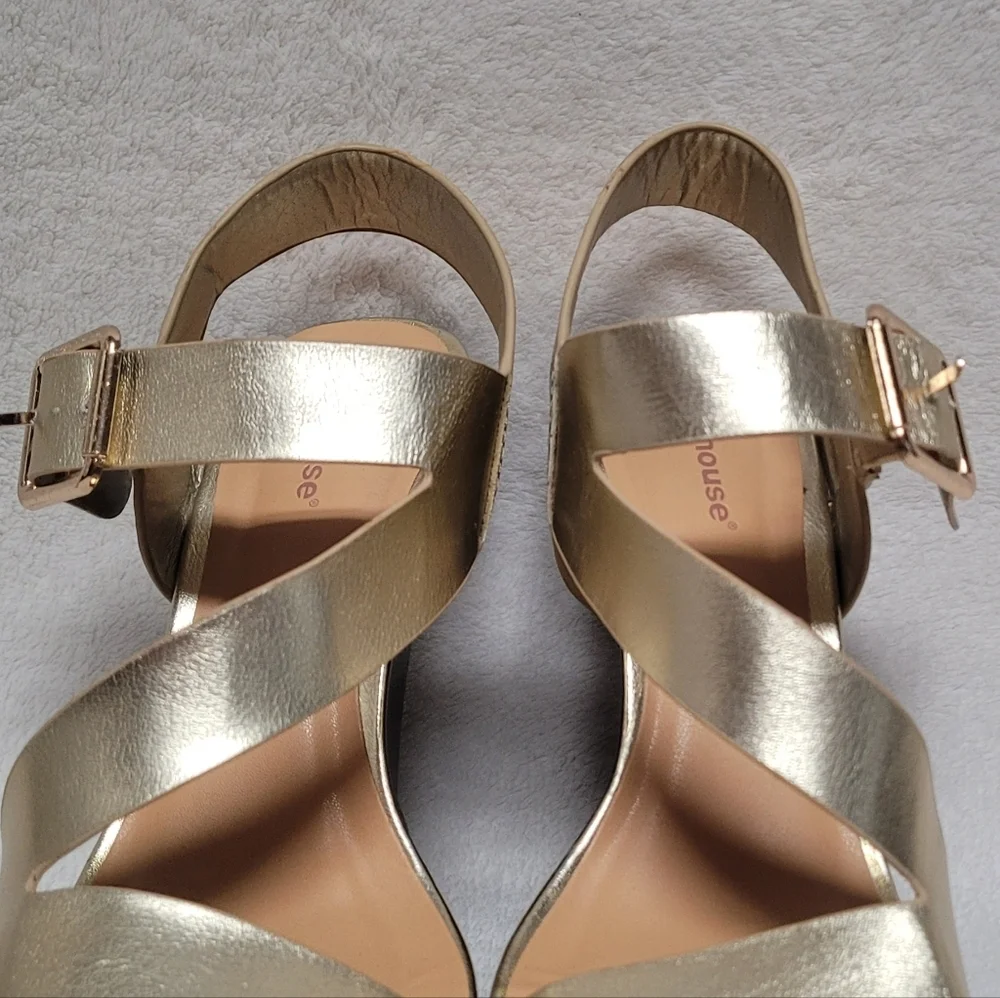 Lulus Dollhouse No Glitz No Glory Gold Wedge Sandals Vegan Leather Peep Toe 8.5